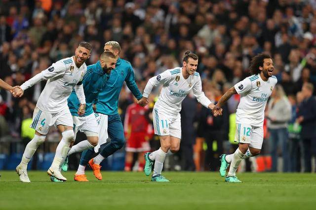 她们敏锐地 她们敏锐地